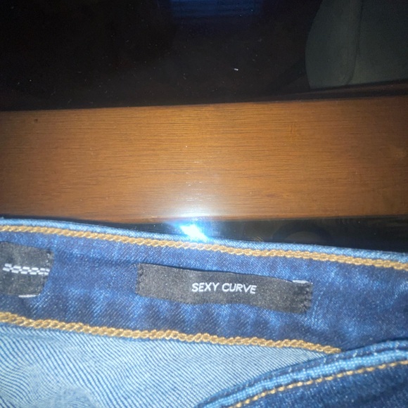 Guess Jeans - Picture 6 of 9